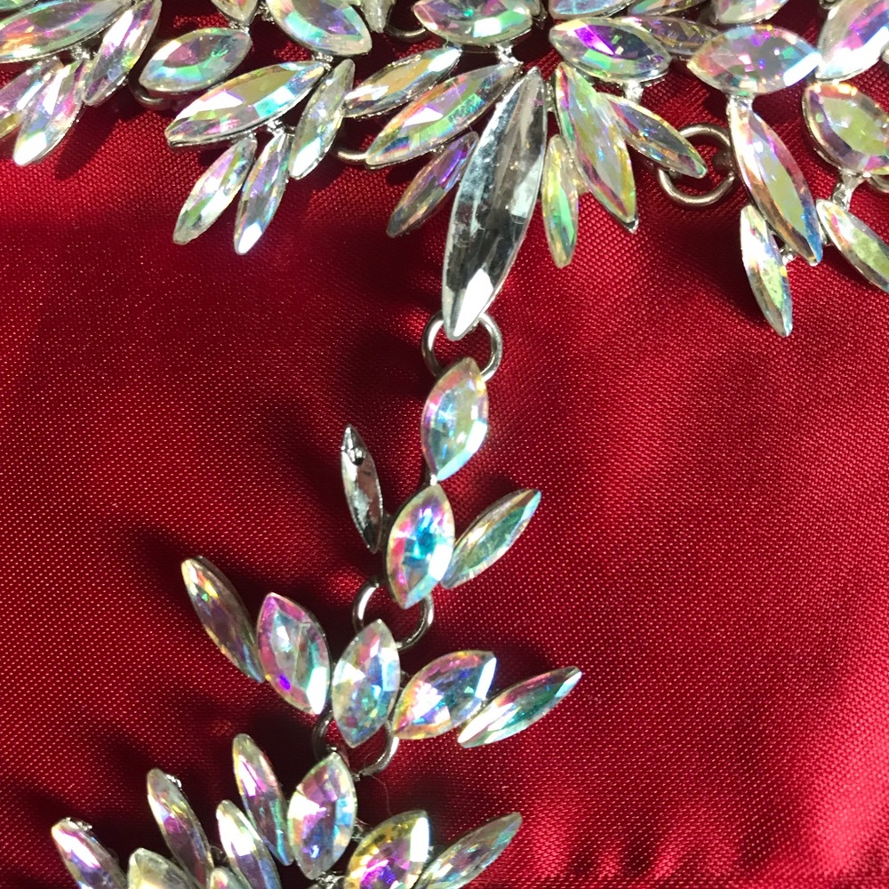 “NWOT” GORGEOUS SLIGHT CHOKER W PENDENT- AB STONES - Picture 4 of 4